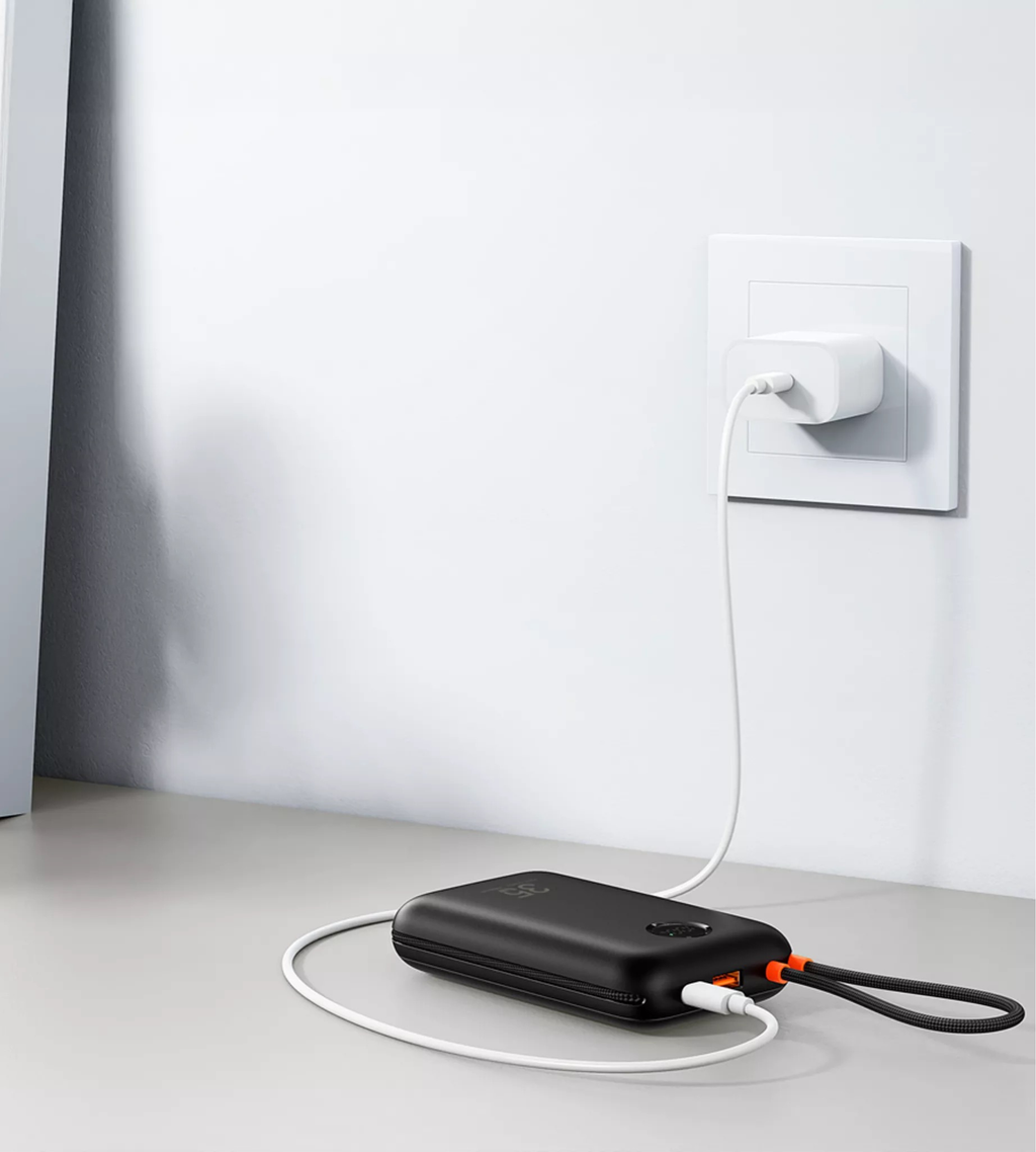 Veger - K2 - 20,000mAh 35W PD Digital Display Powerbank With Built In Non-MFI Lightning & USB-C Cable - Black